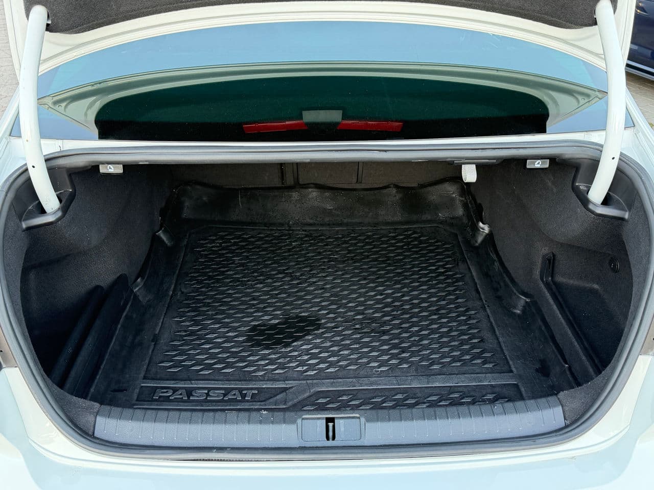 2020 Volkswagen Passat — Miniatură 21