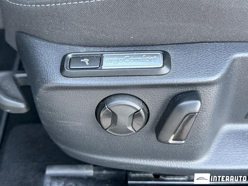2020 Volkswagen Passat — Miniatură 16