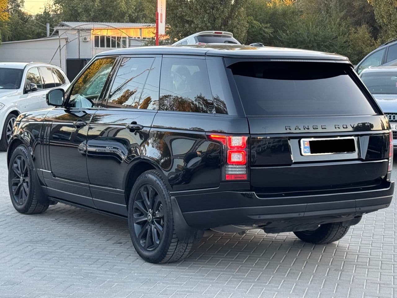 2014 Land Rover Range Rover Vogue — Miniatură 2