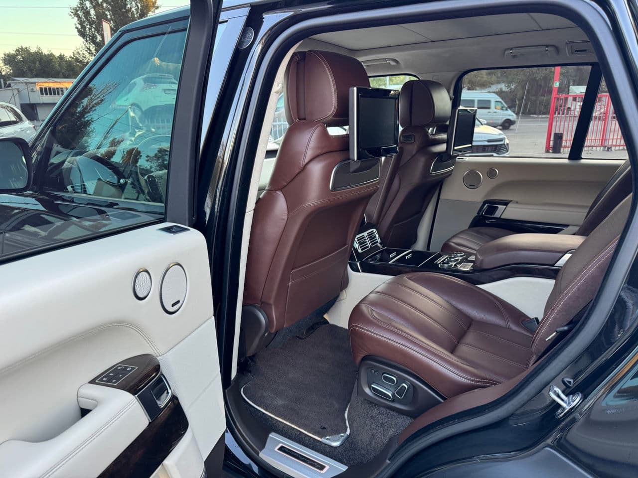 2014 Land Rover Range Rover Vogue — Miniatură 25