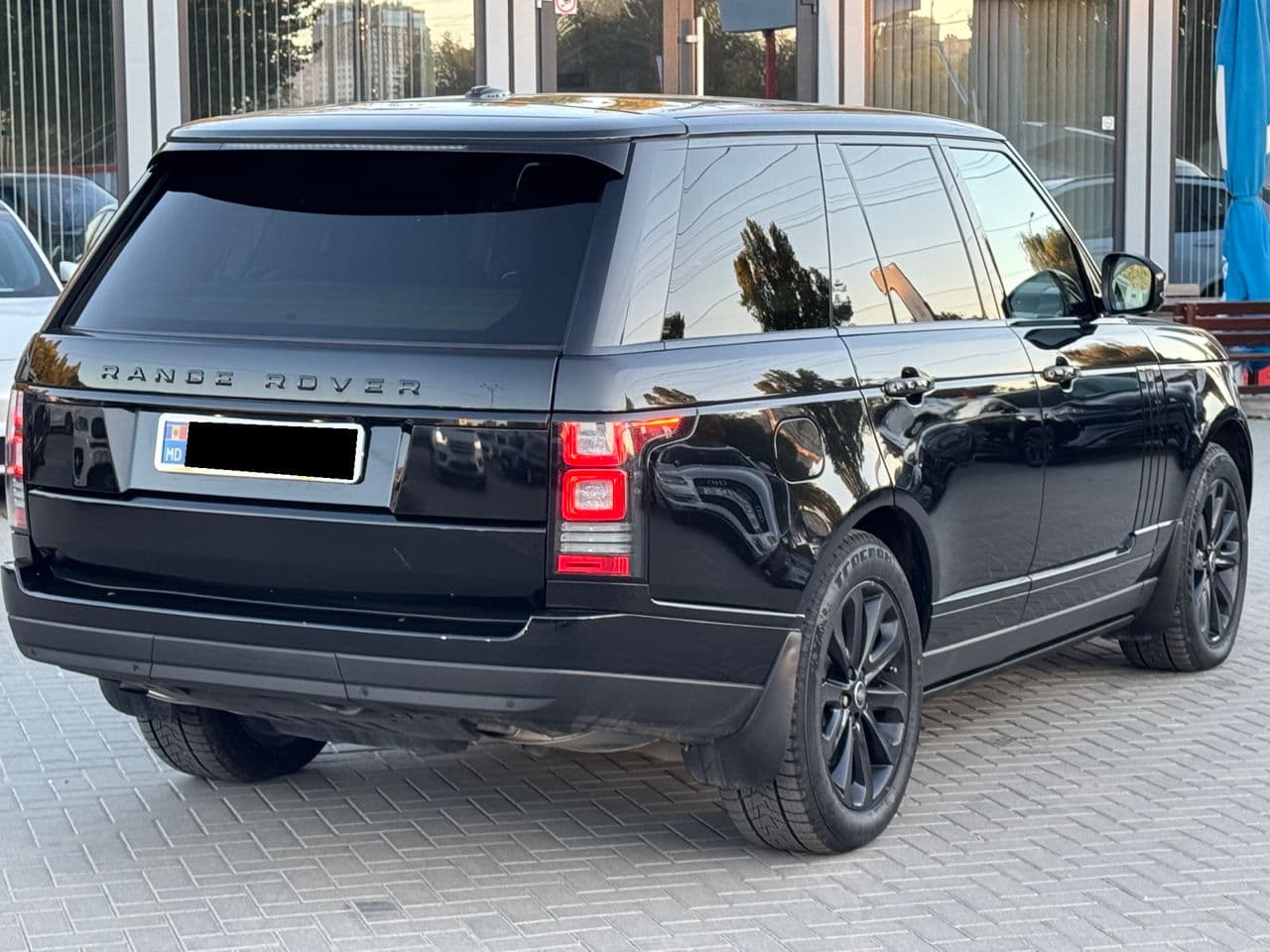 2014 Land Rover Range Rover Vogue — Miniatură 3