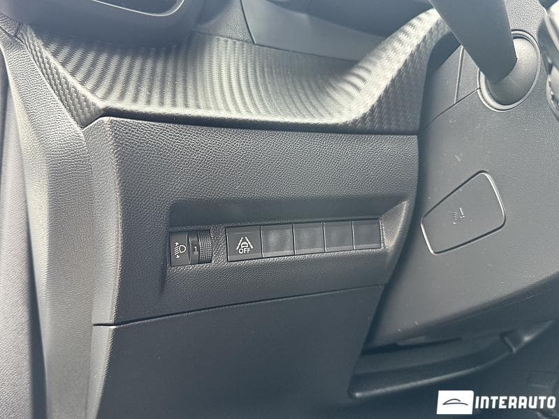 Peugeot 2008 2021 — Миниатюра 17
