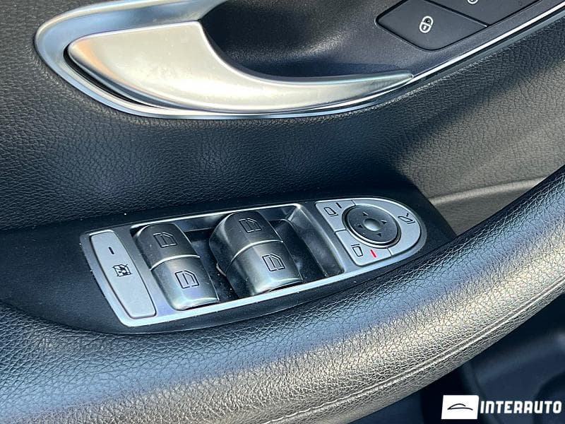 Mercedes E 220 2018 — Миниатюра 18