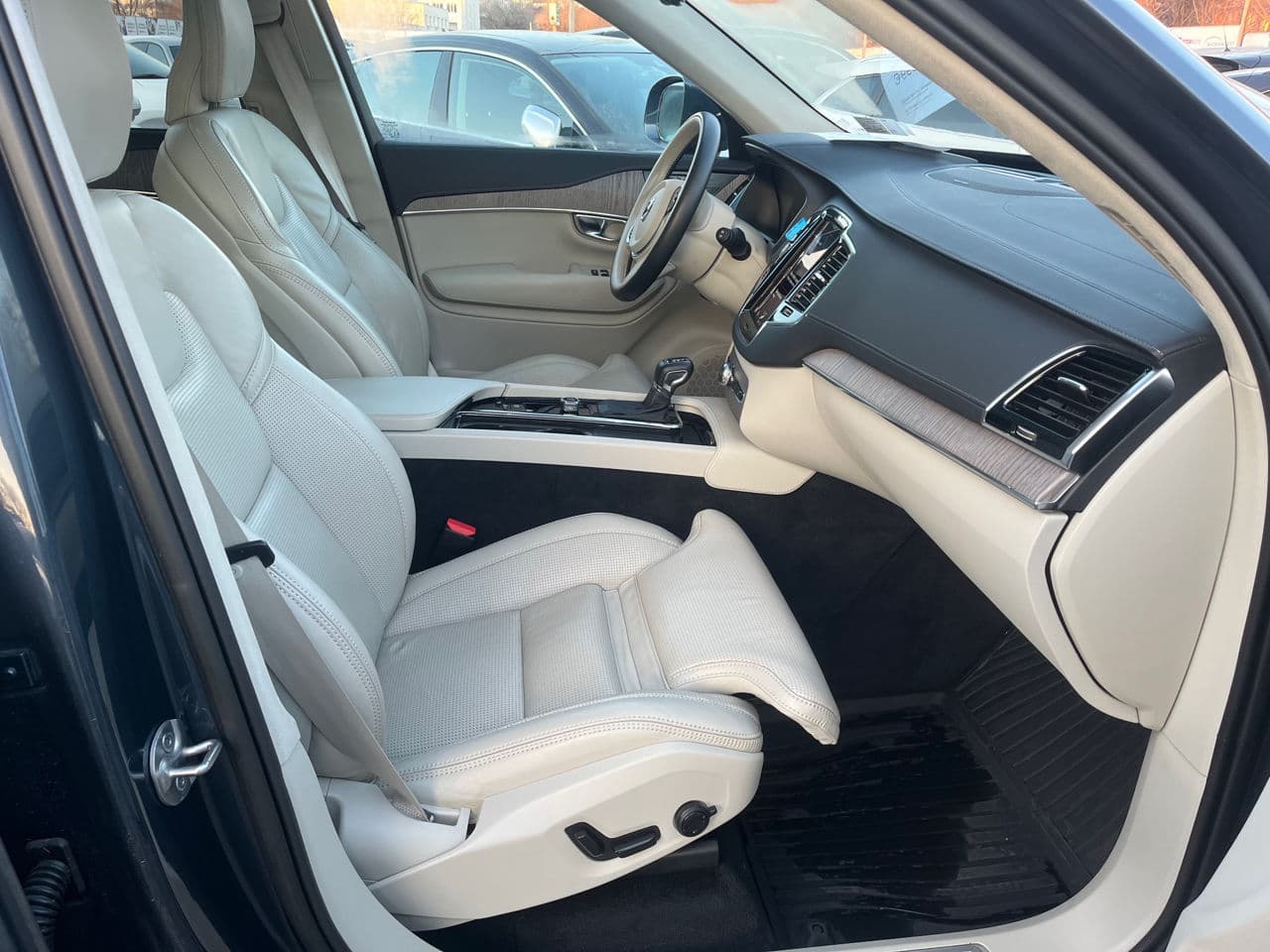 2022 Volvo XC 90 — Miniatură 16