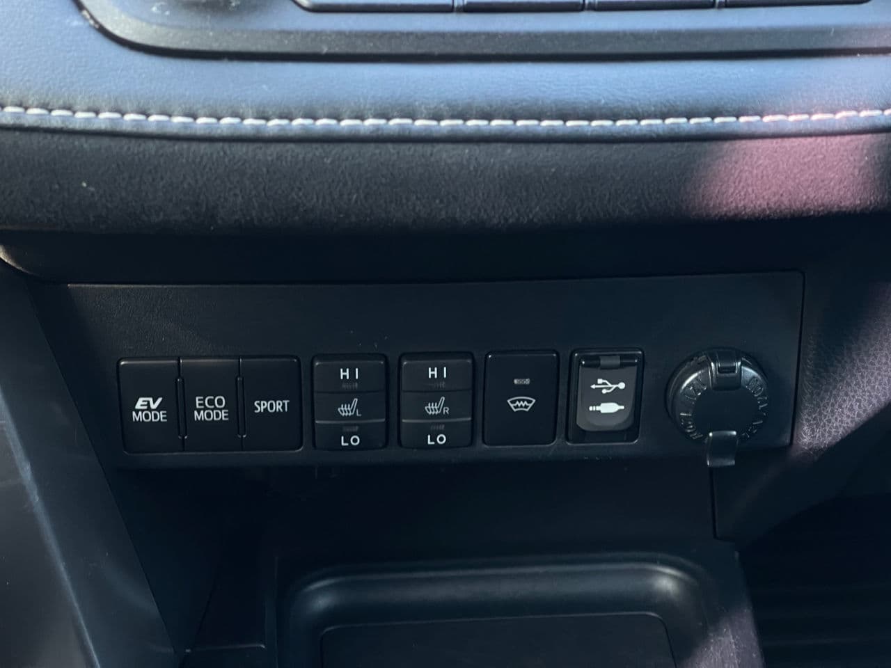 Toyota Rav-4 2016 — Миниатюра 15