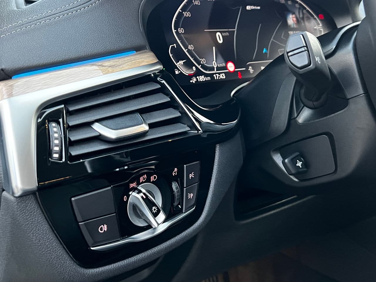 BMW 530e 2021 — Миниатюра 12