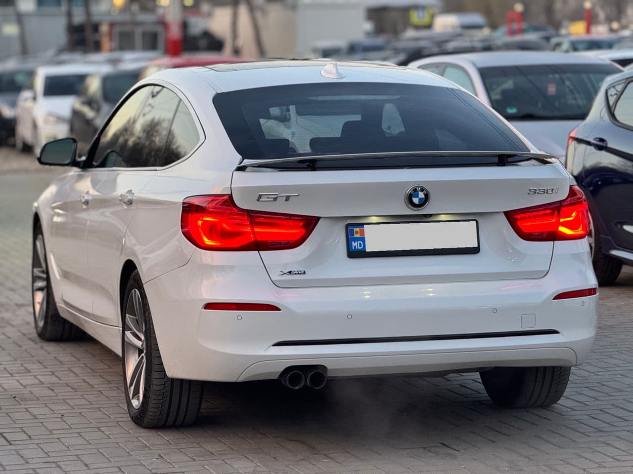 2017 BMW 330 GT — Miniatură 4