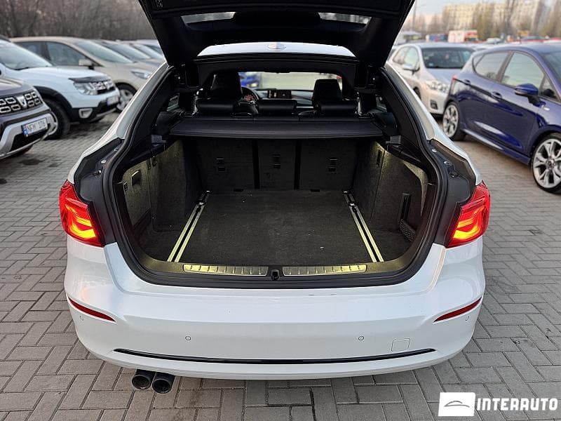 2017 BMW 330 GT — Miniatură 19