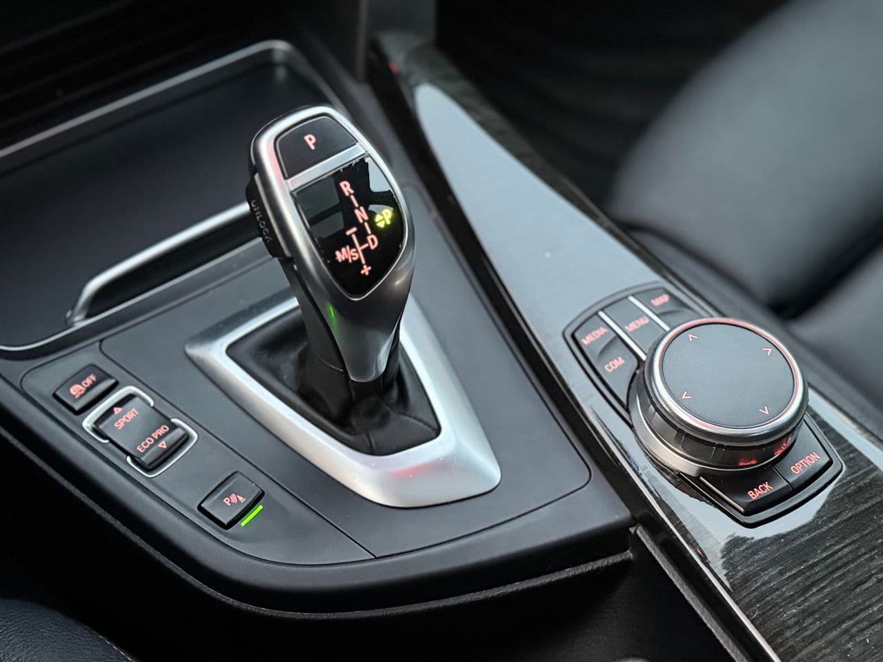 2017 BMW 330 GT — Miniatură 15
