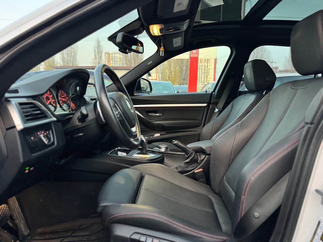 2017 BMW 330 GT — Miniatură 5