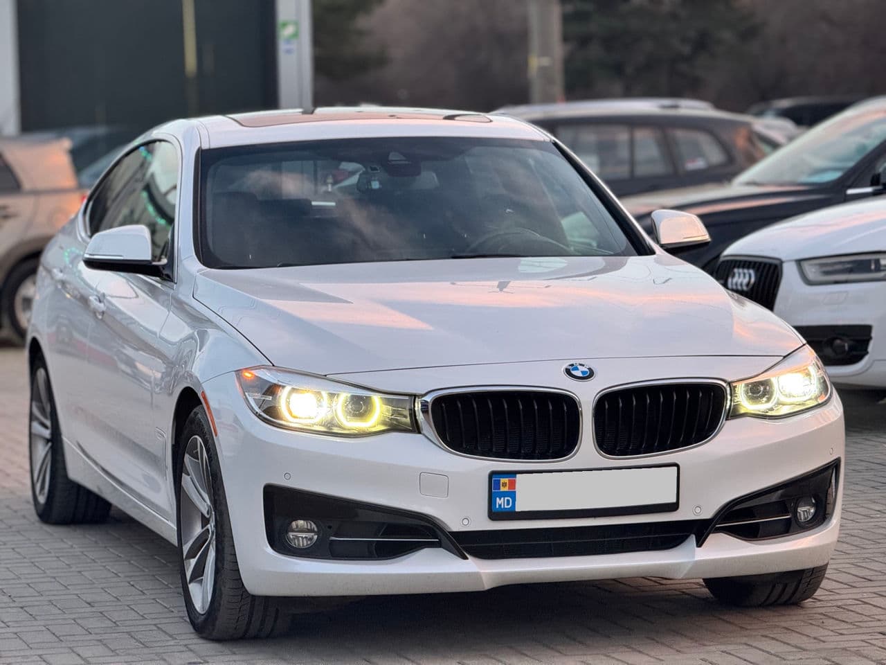 2017 BMW 330 GT — Miniatură 3