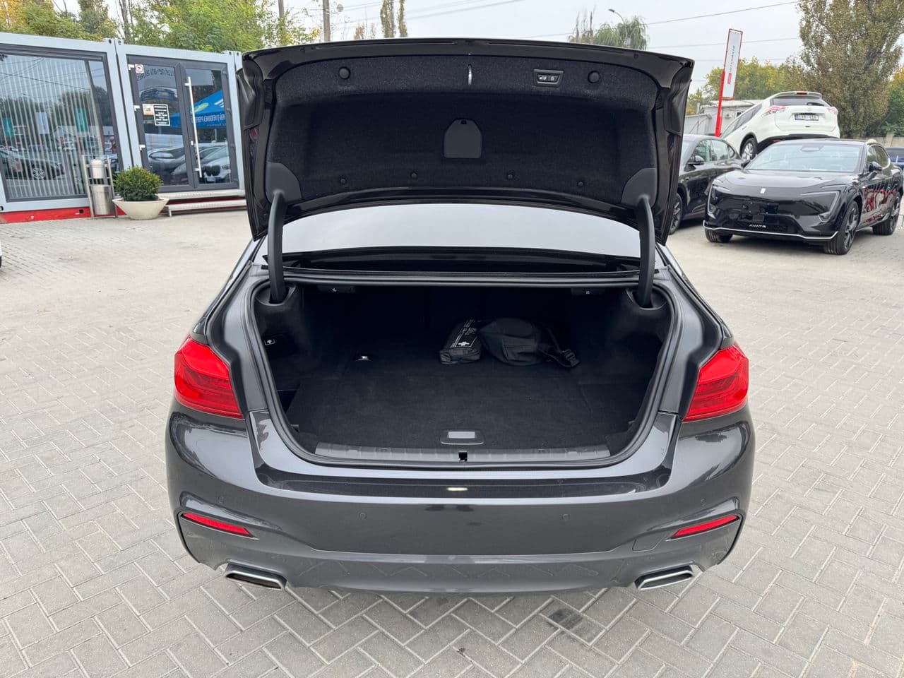 2018 BMW 530e — Miniatură 31