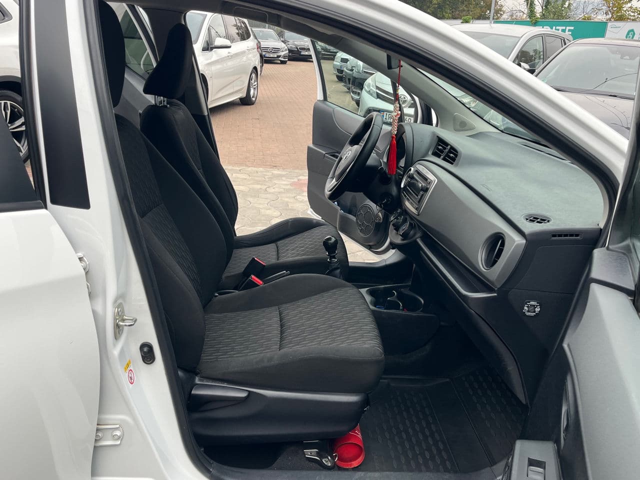 2013 Toyota Yaris — Miniatură 17