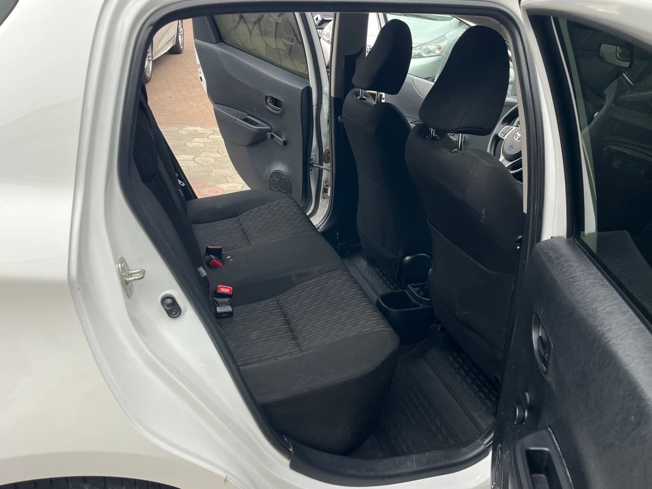 2013 Toyota Yaris — Miniatură 16