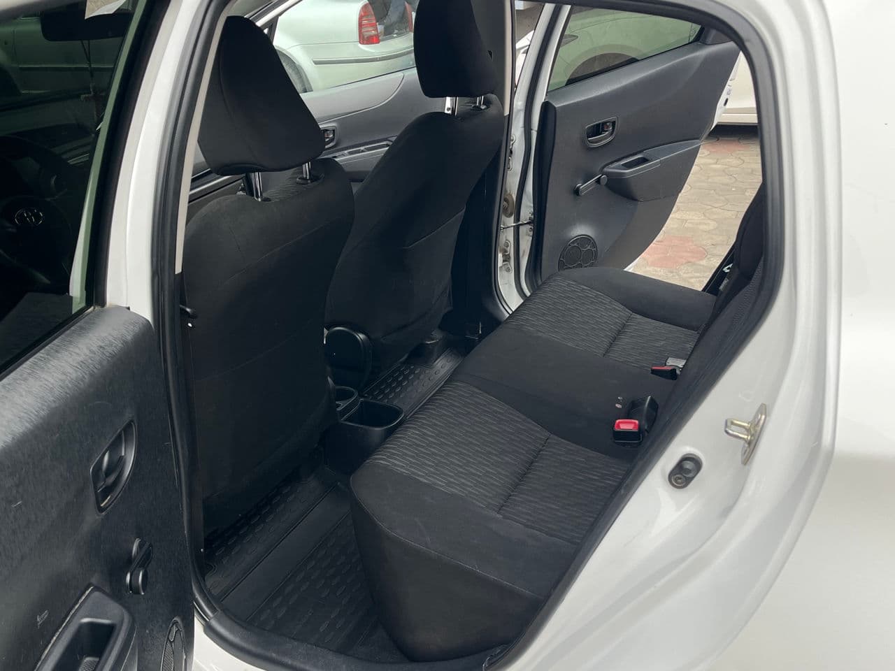 2013 Toyota Yaris — Miniatură 15