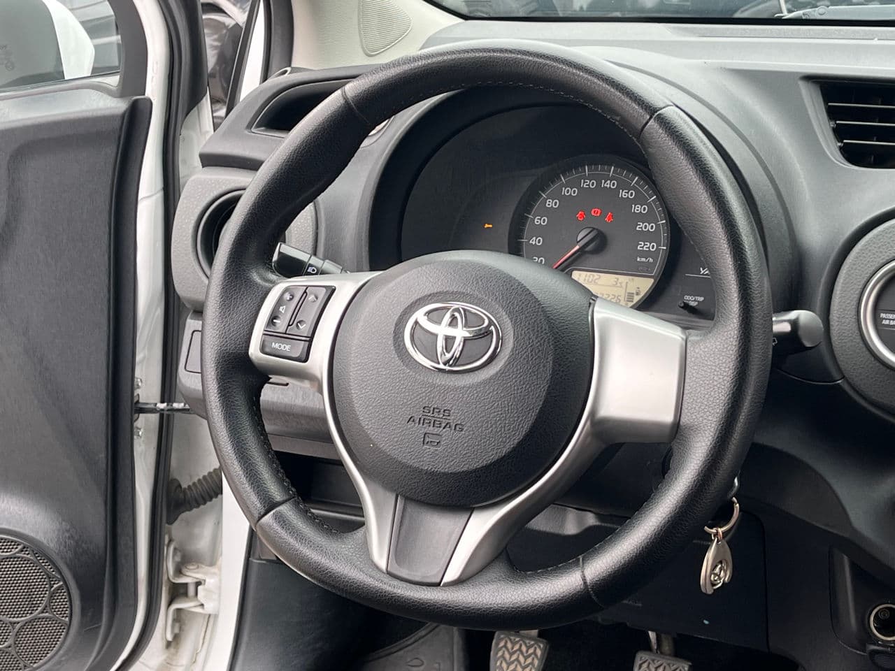 2013 Toyota Yaris — Miniatură 9