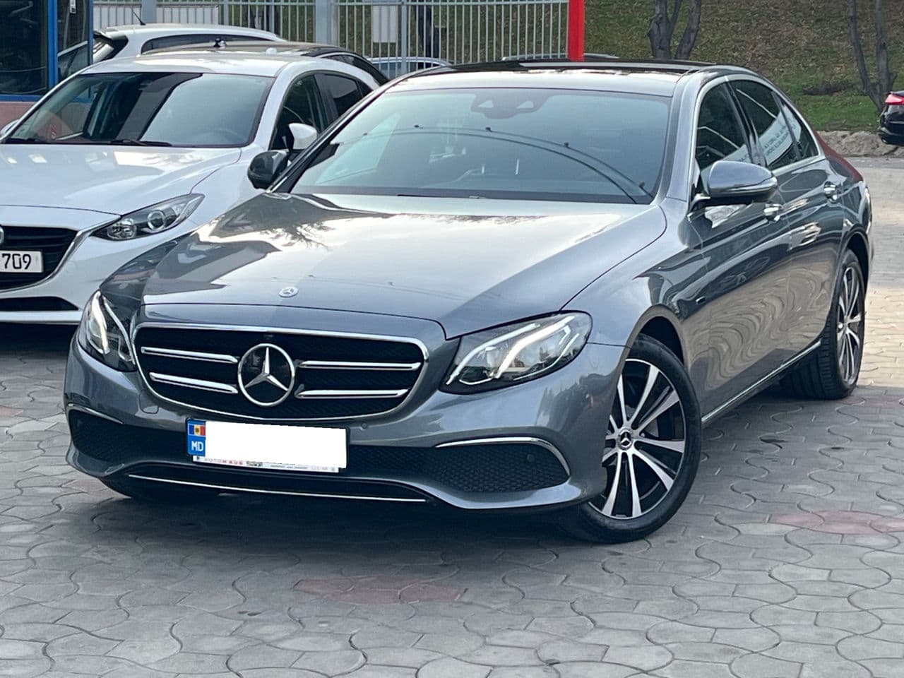 2019 Mercedes E 300e — Miniatură 2