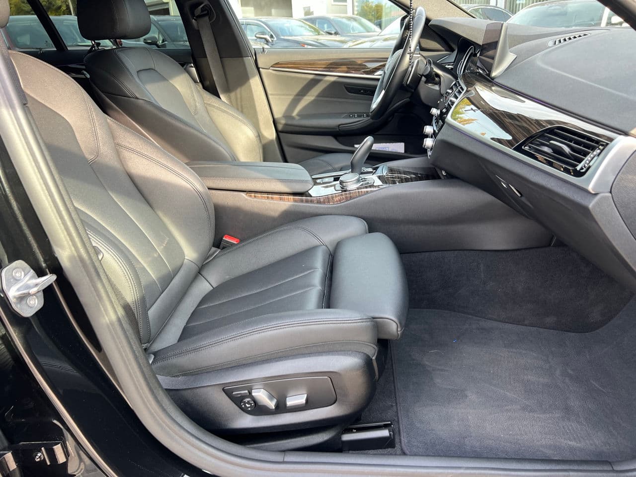 2019 BMW 530e — Miniatură 19