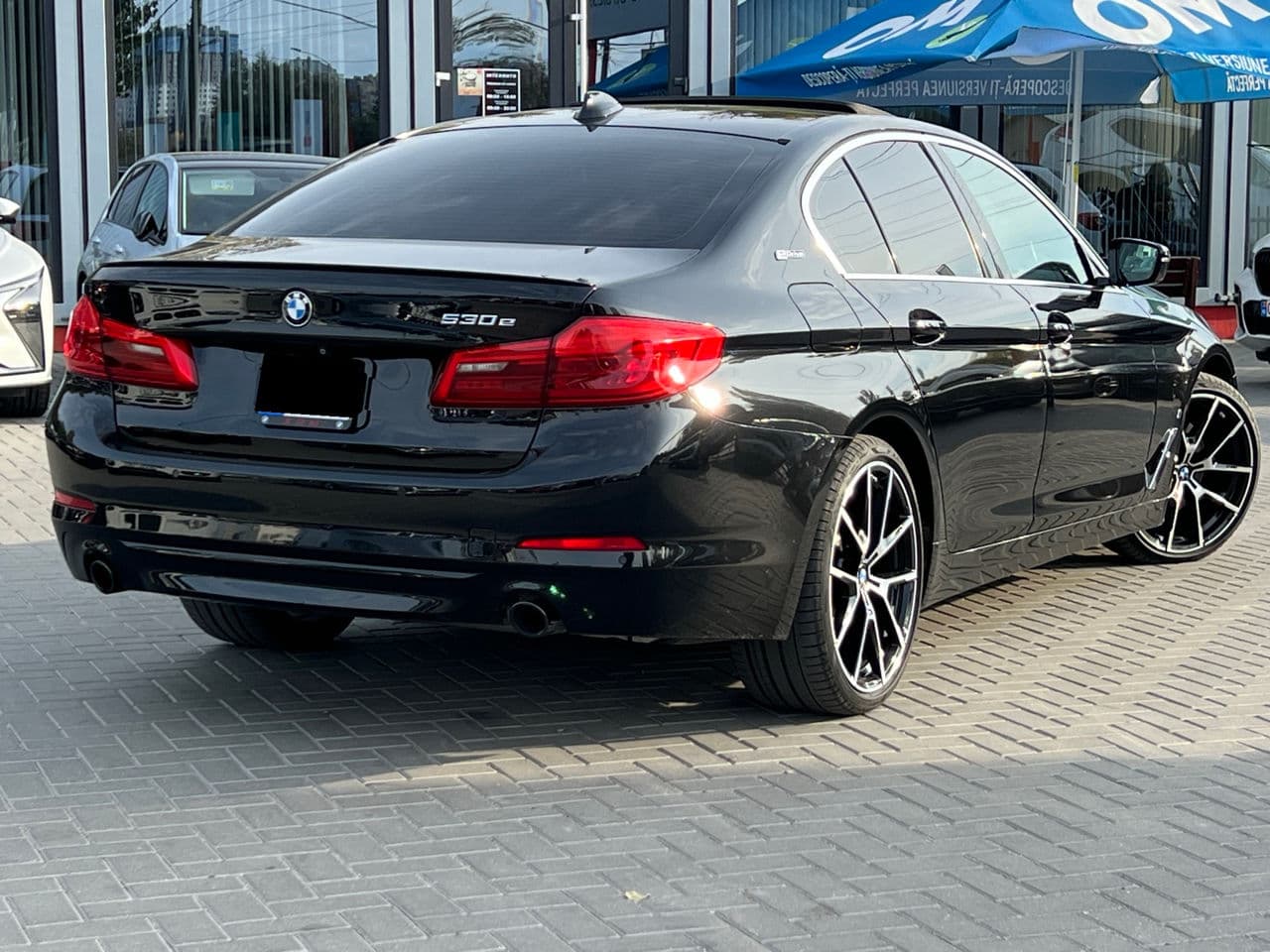 2019 BMW 530e — Miniatură 3