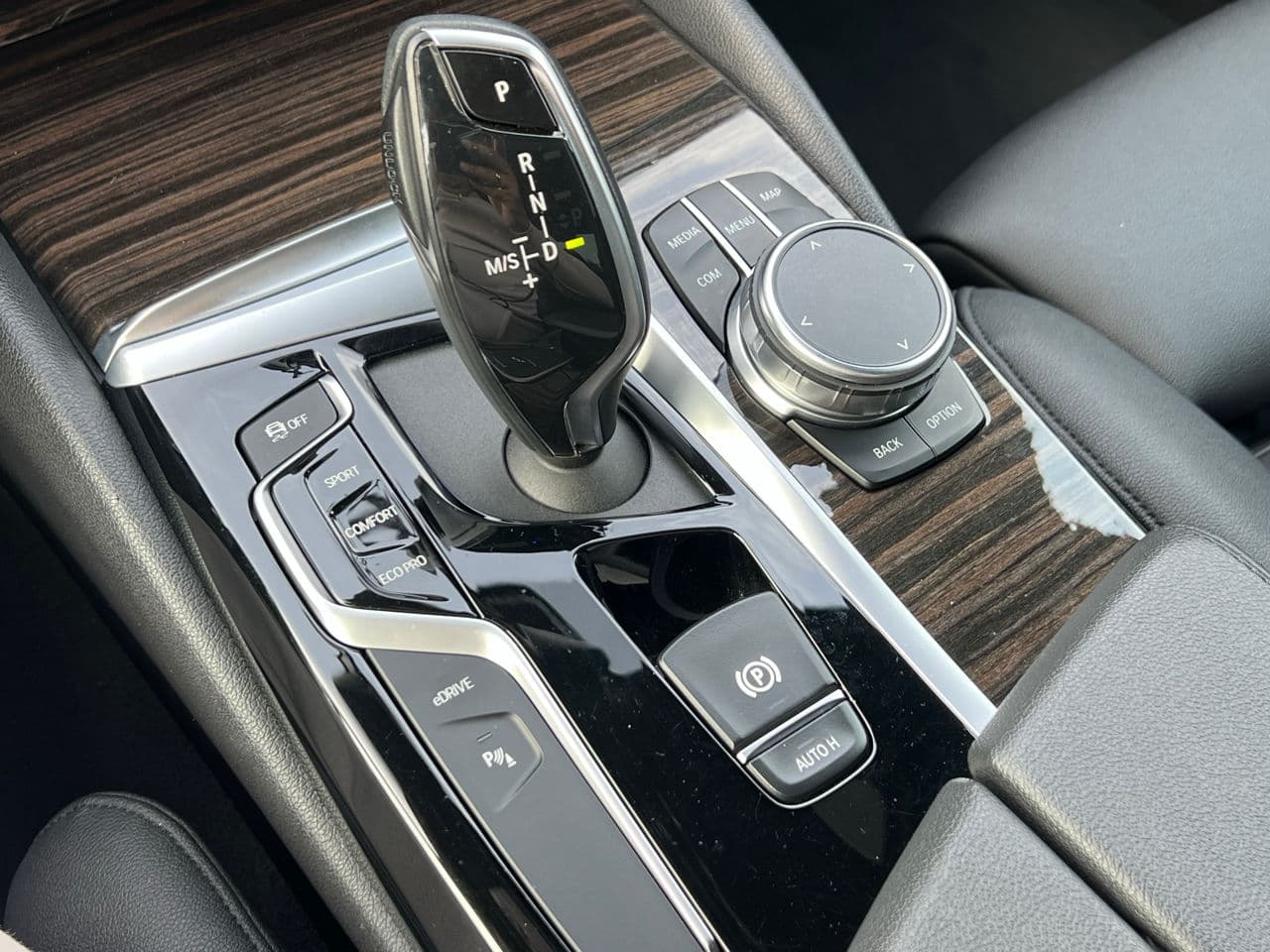 2019 BMW 530e — Miniatură 17