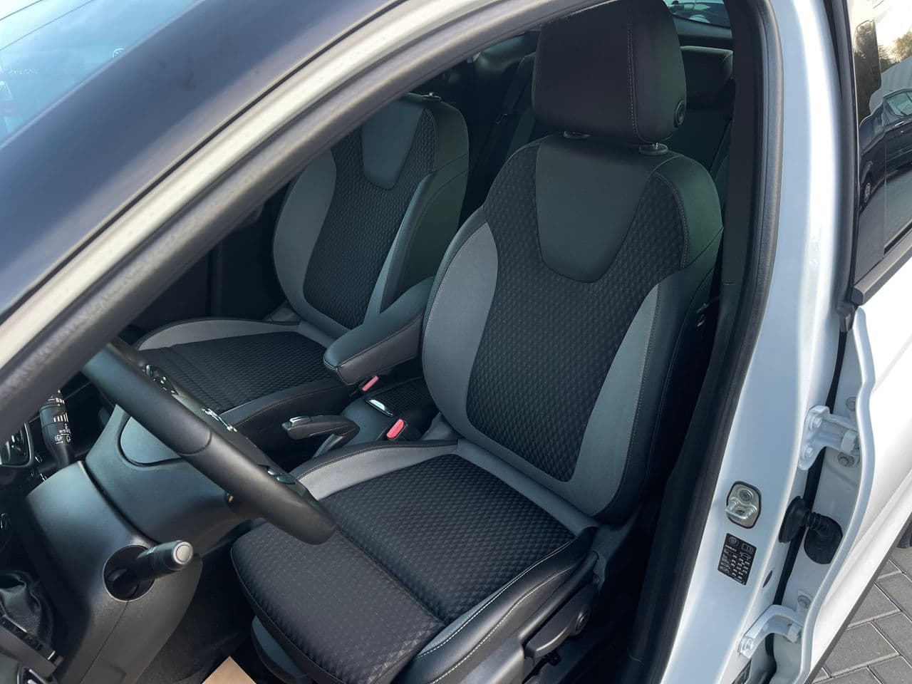 Opel Crossland X 2019 — Миниатюра 8