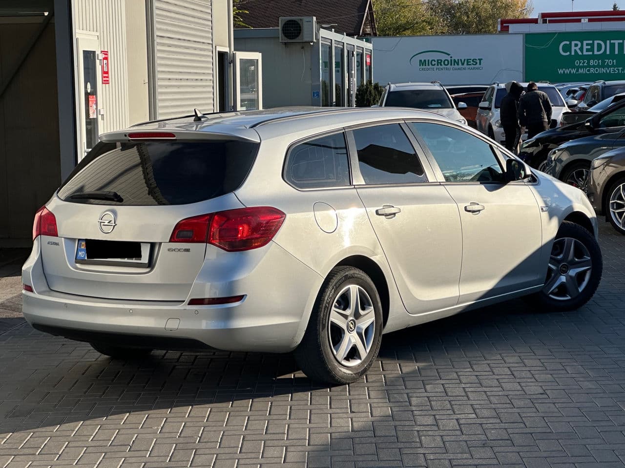 2012 Opel Astra — Miniatură 3