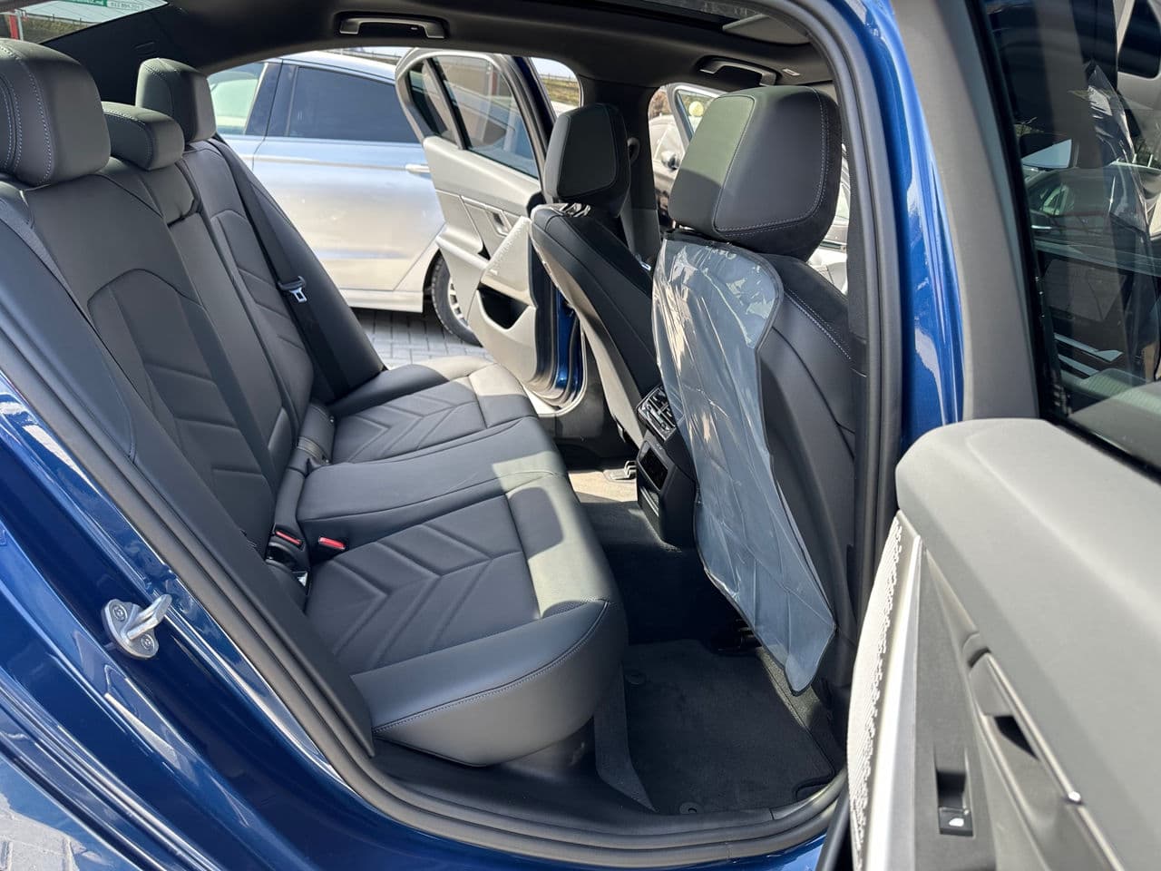 BMW 520 2023 — Миниатюра 24