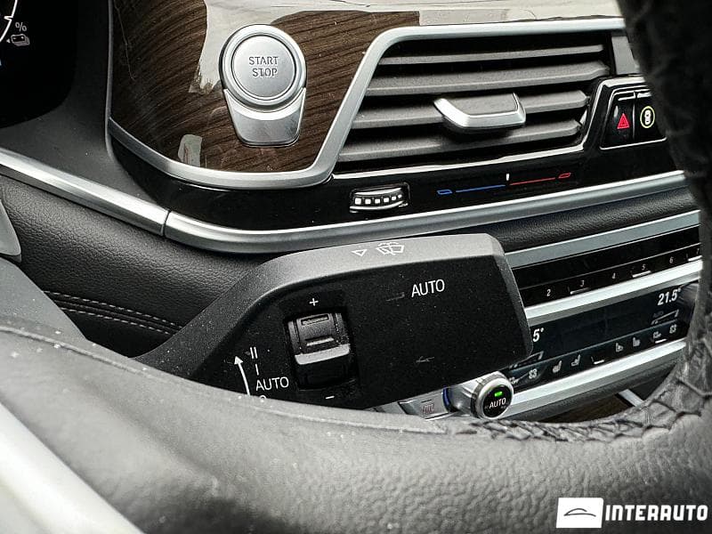 2019 BMW 745e — Miniatură 16