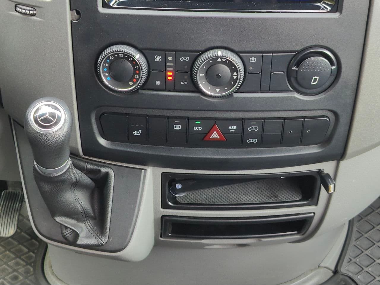 2016 Mercedes Sprinter — Miniatură 13