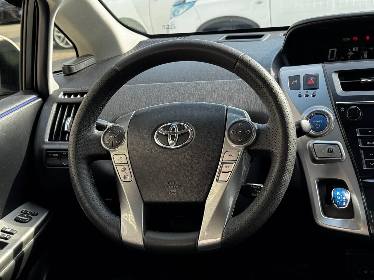 Toyota Prius Plus / V 2015 — Миниатюра 7