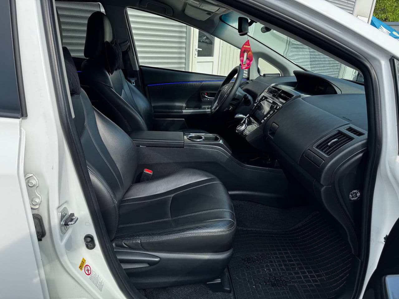Toyota Prius Plus / V 2015 — Миниатюра 5