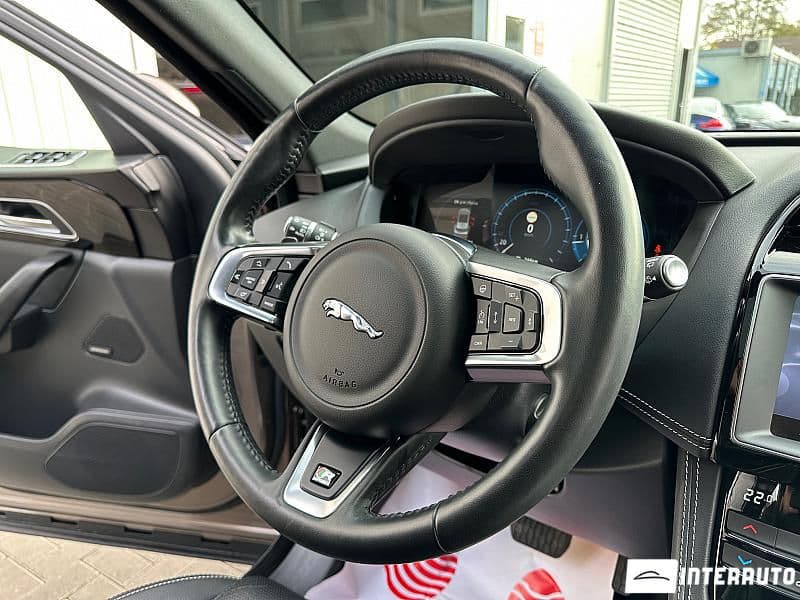 2017 Jaguar F-Pace — Miniatură 7