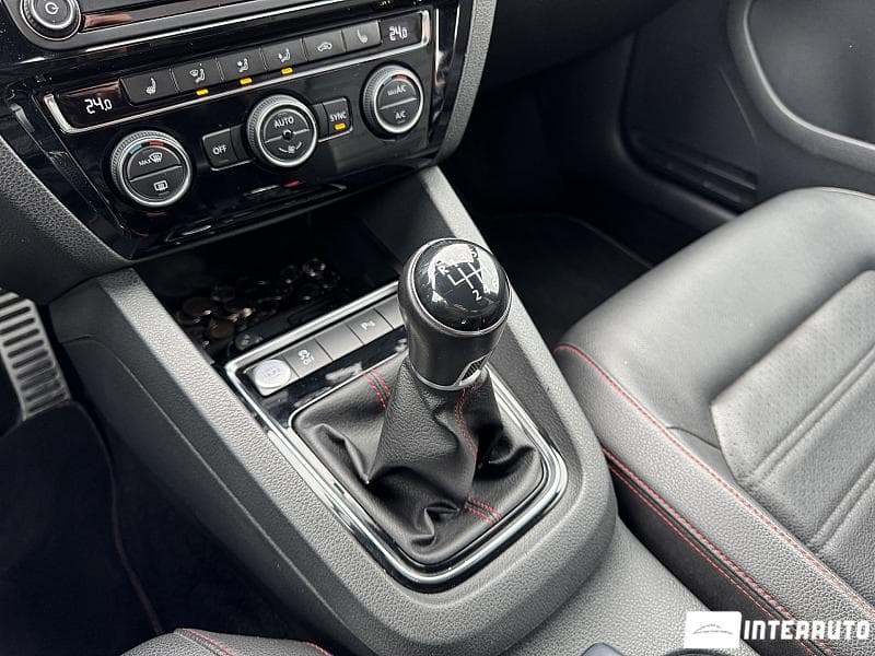 2017 Volkswagen Jetta GLI — Miniatură 21