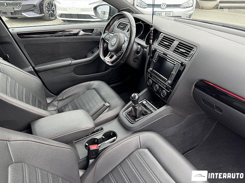 2017 Volkswagen Jetta GLI — Miniatură 24
