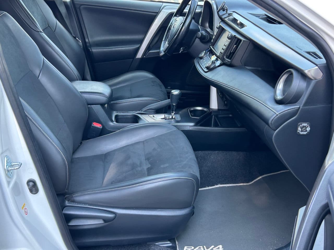 2017 Toyota Rav-4 — Miniatură 15