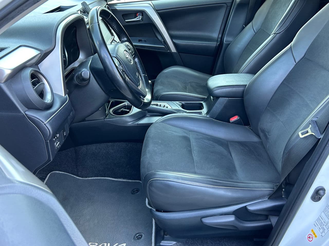 2017 Toyota Rav-4 — Miniatură 8
