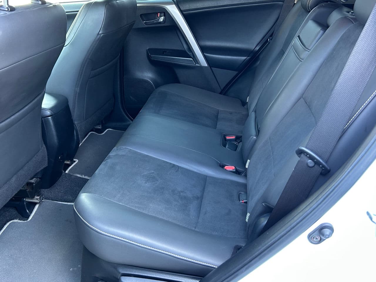 2017 Toyota Rav-4 — Miniatură 16