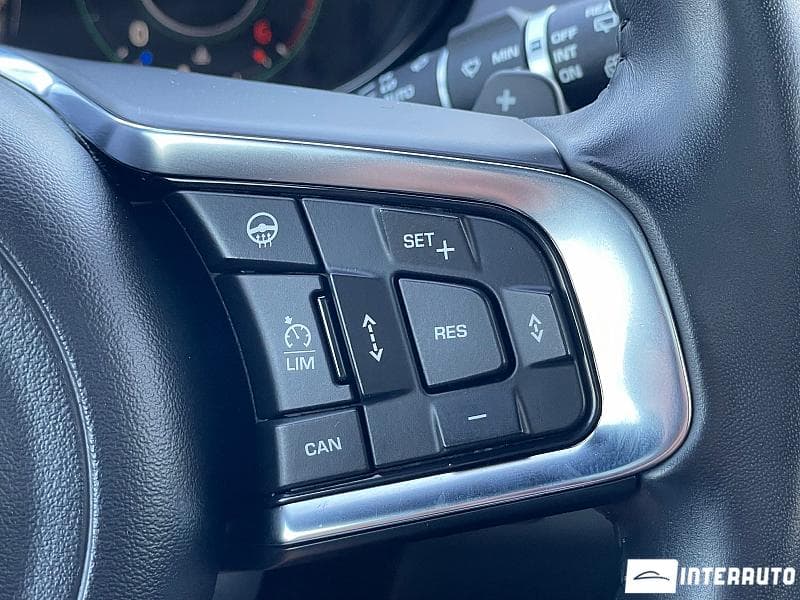 2018 Jaguar E-Pace — Miniatură 12