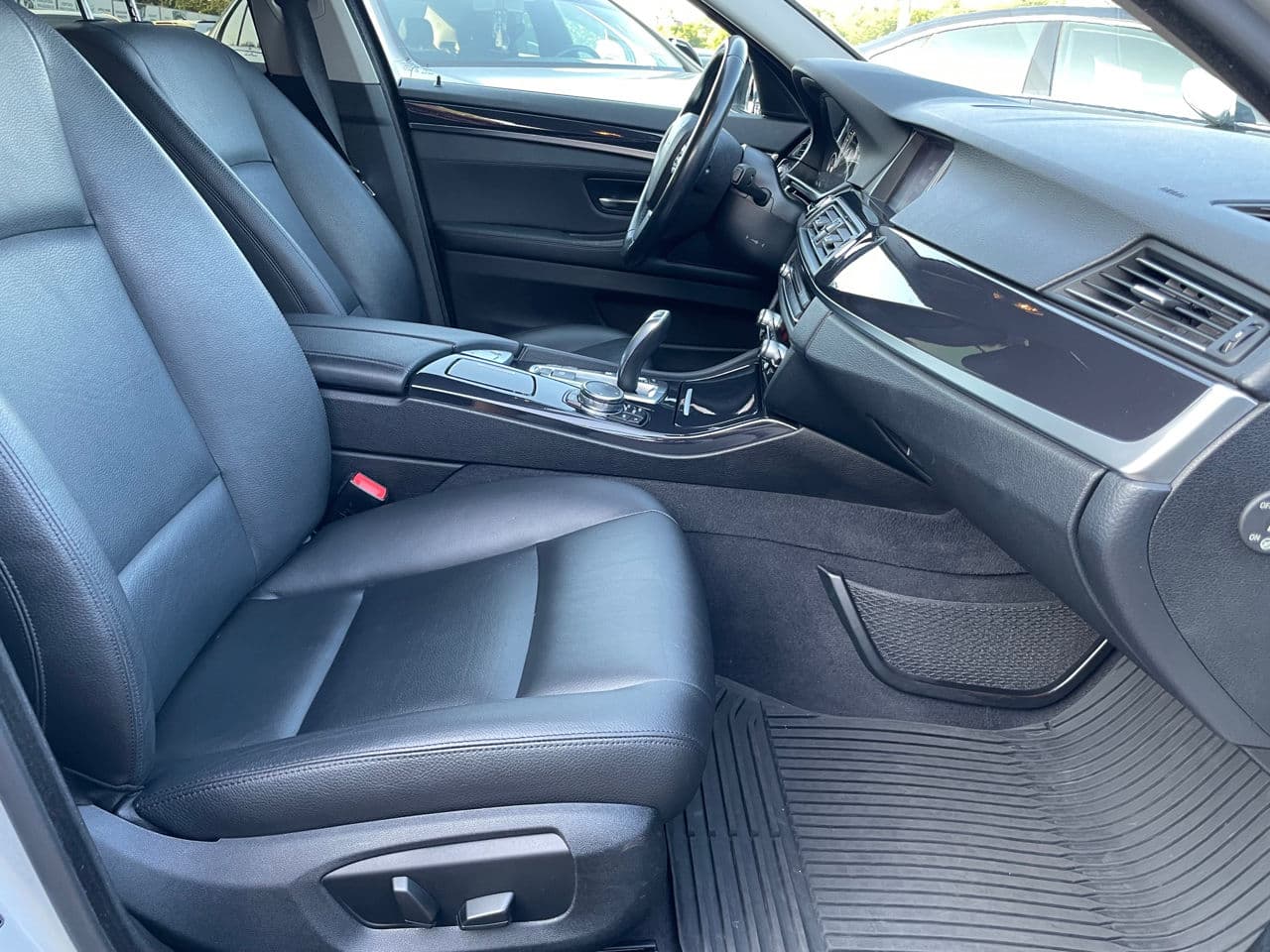 2015 BMW 520 — Miniatură 17
