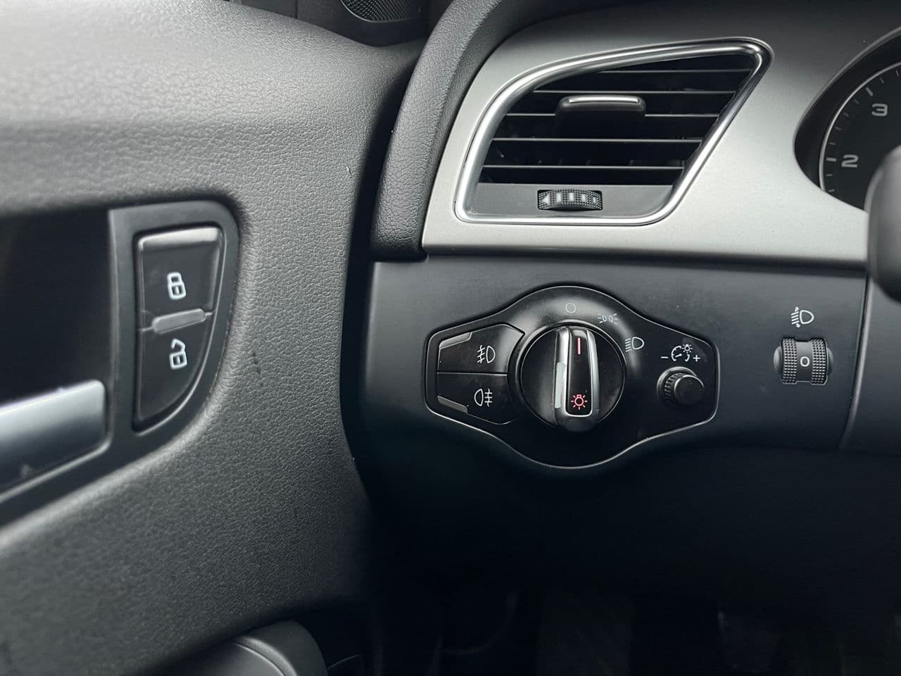 2011 Audi A4 — Miniatură 6