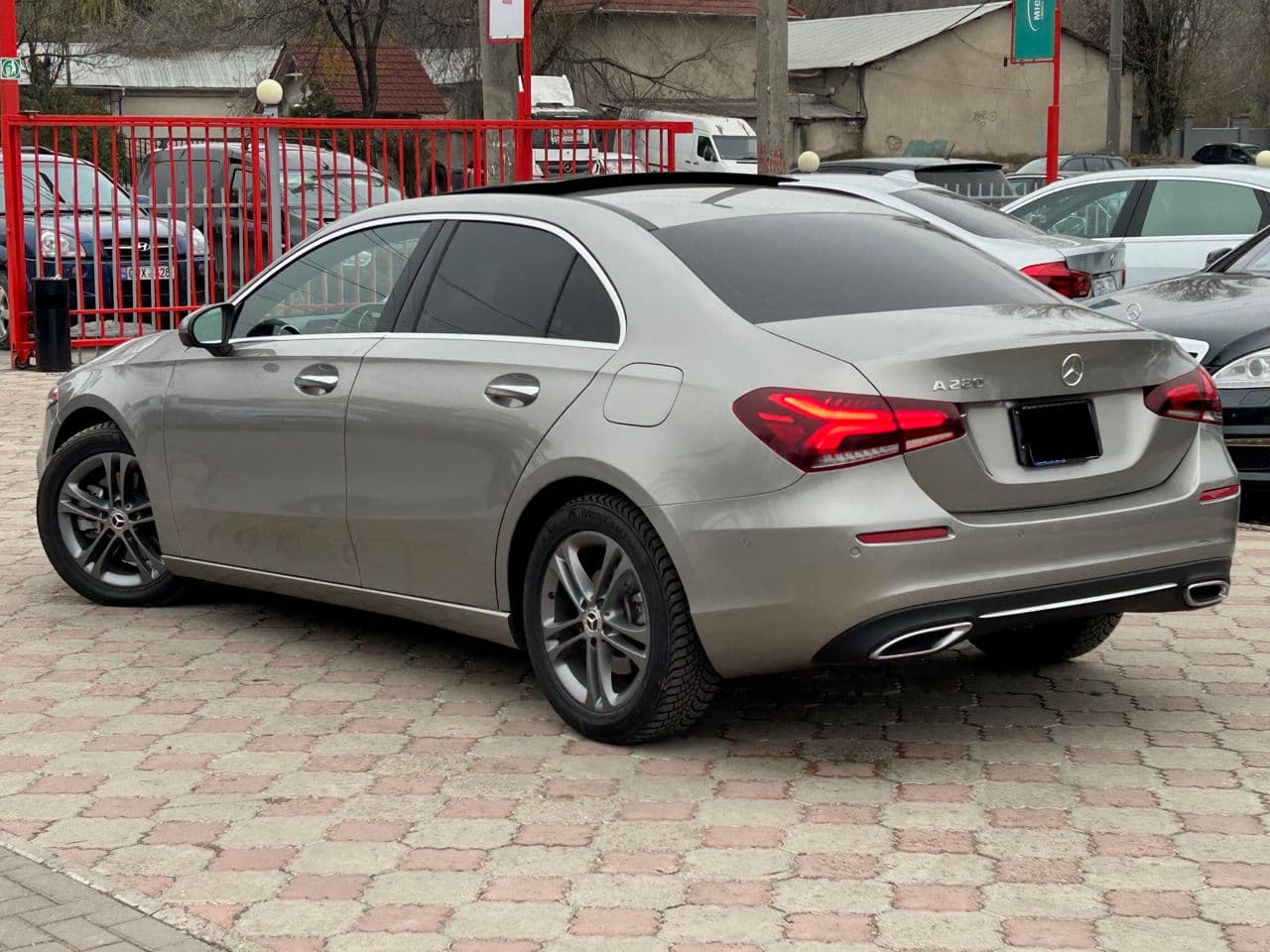 2020 Mercedes A 220 — Miniatură 2