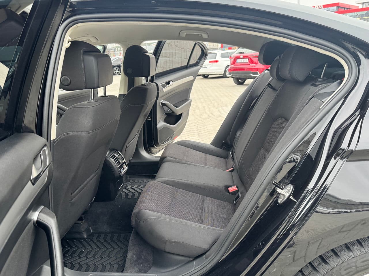 2018 Volkswagen Passat — Miniatură 14