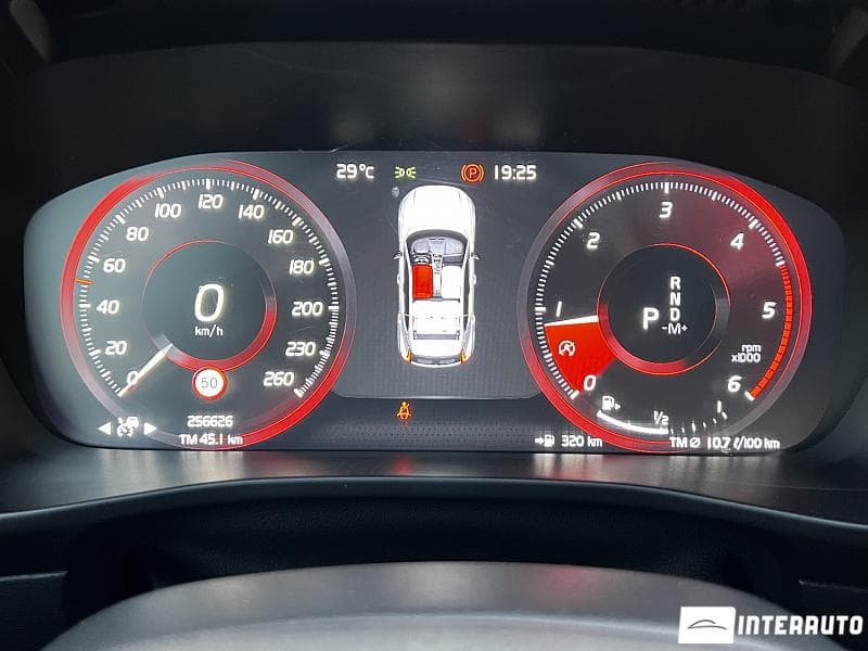 Volvo XC 40 2018 — Миниатюра 9