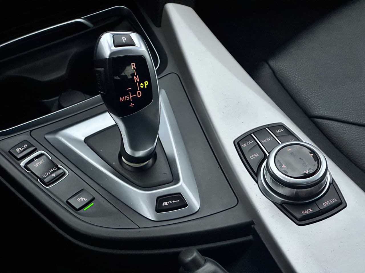 BMW 330E 2017 — Миниатюра 12