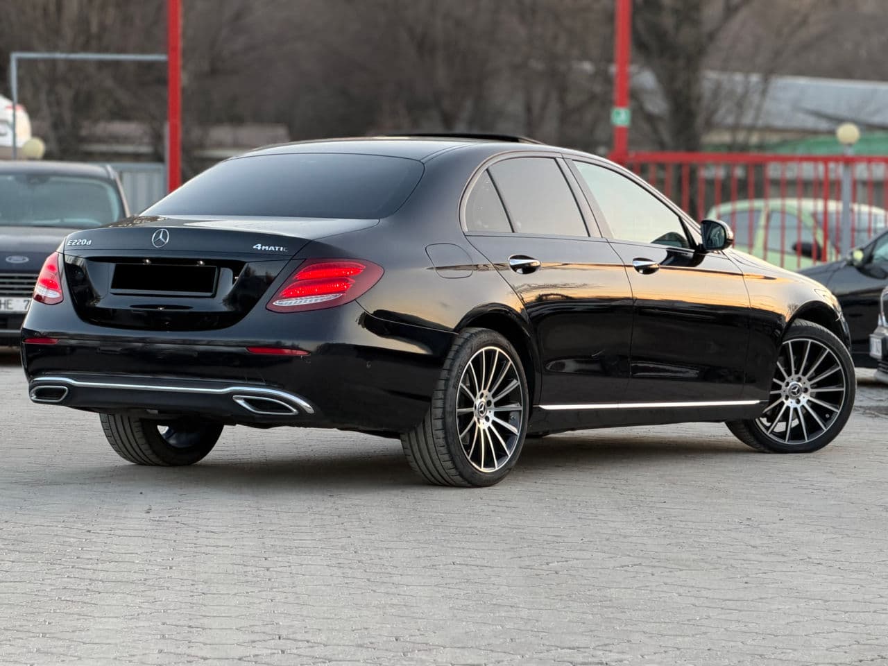 2017 Mercedes E 220 — Miniatură 2