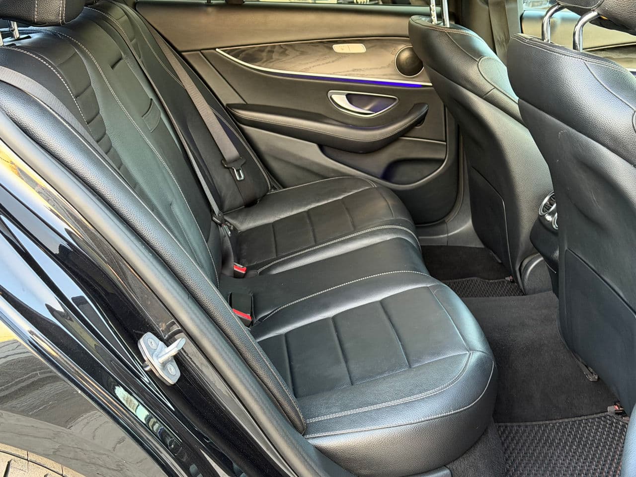 2017 Mercedes E 220 — Miniatură 20