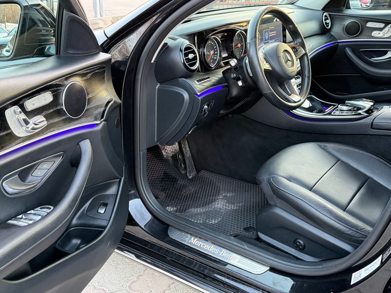2017 Mercedes E 220 — Miniatură 7