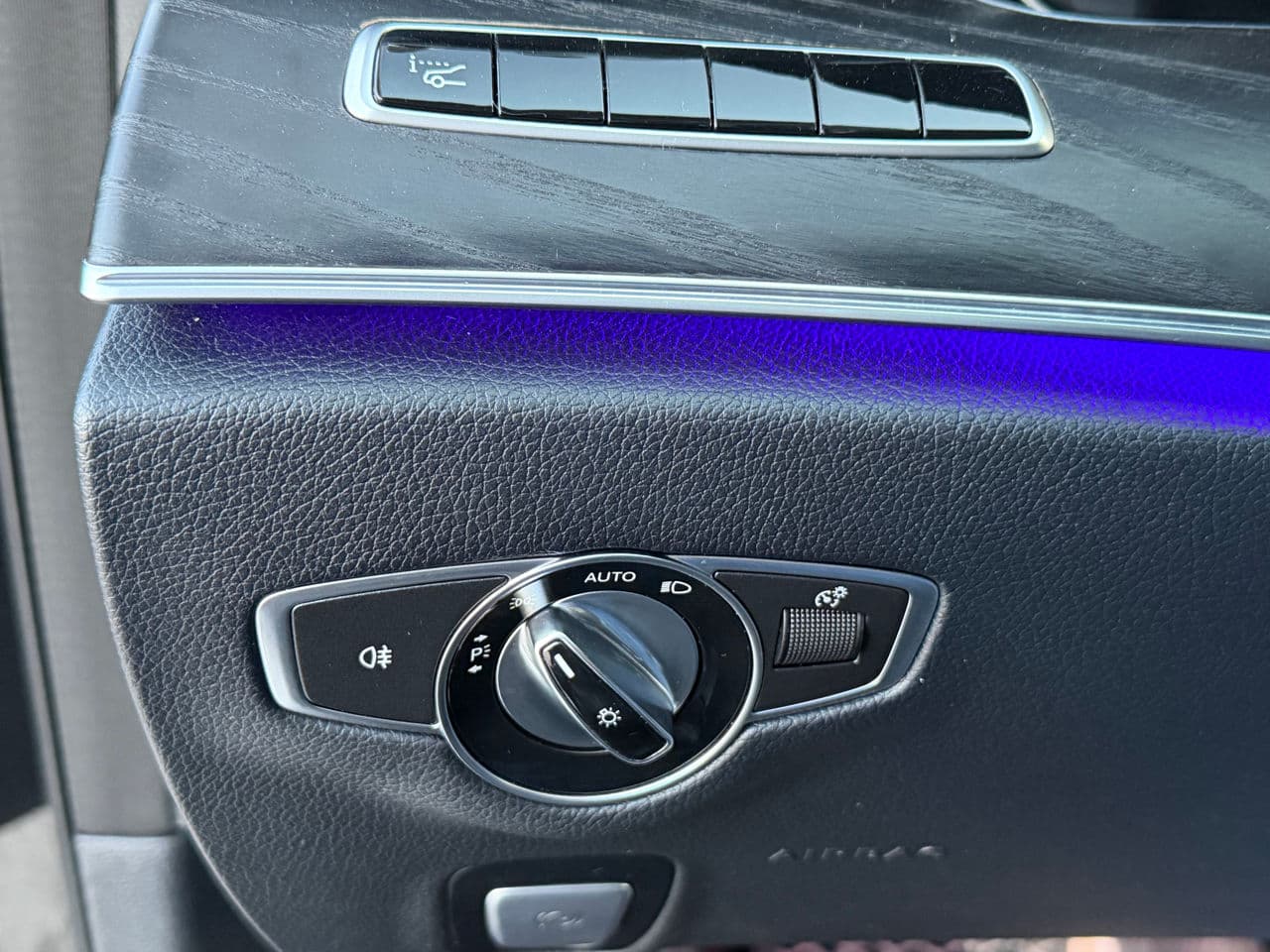 2017 Mercedes E 220 — Miniatură 12
