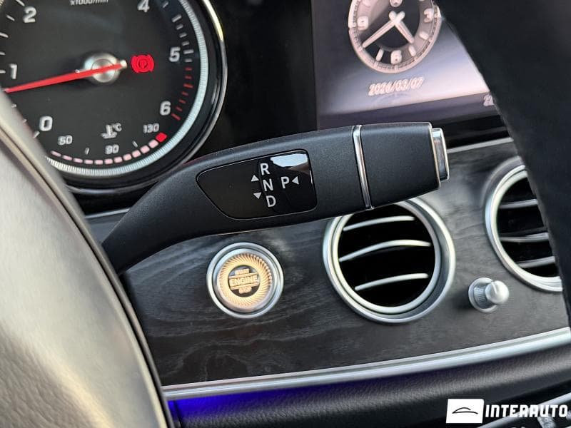 2017 Mercedes E 220 — Miniatură 15