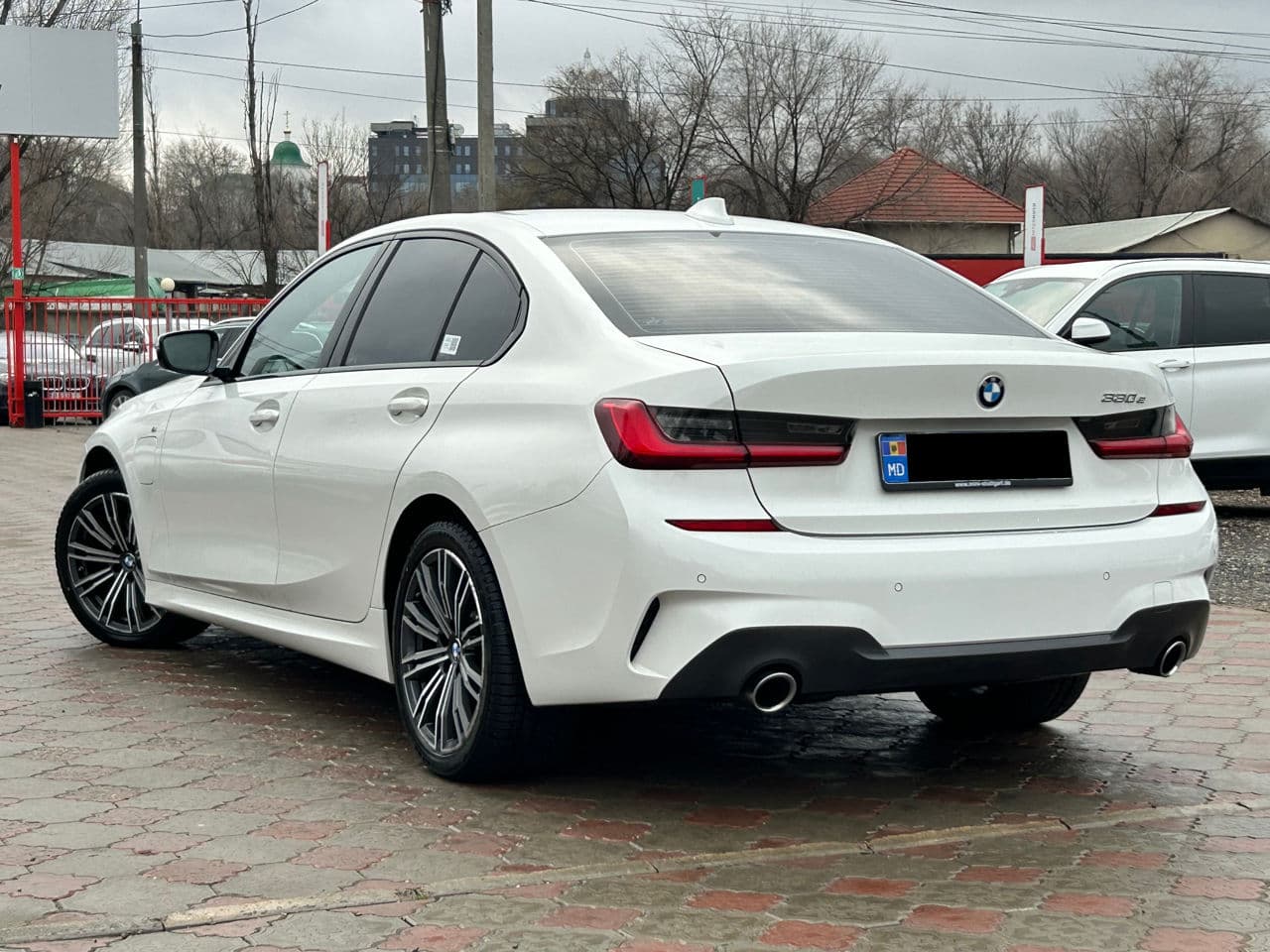 2019 BMW 330E — Miniatură 2